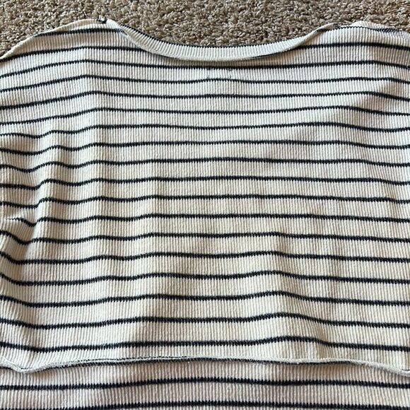 BDG shirt. Size XS  - Picture 4 of 4